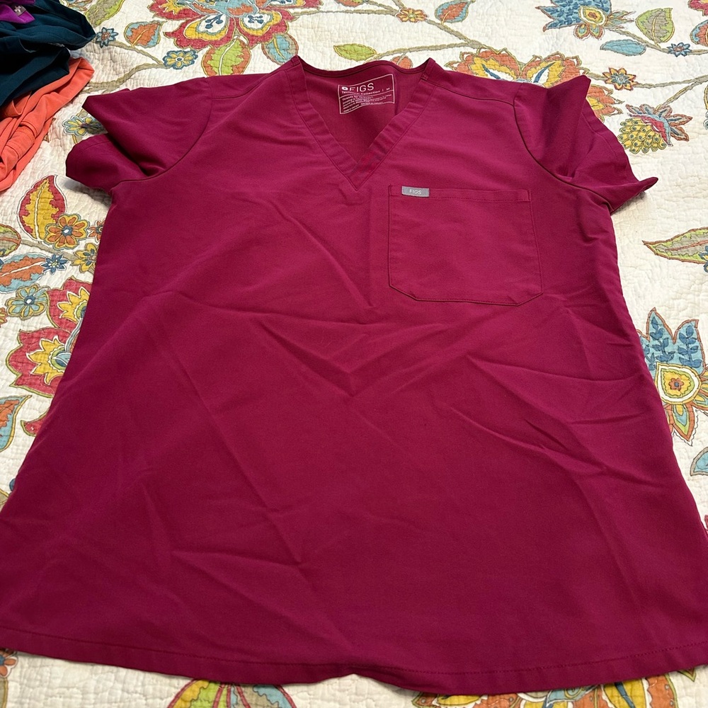 Figs dark magenta Catarina top.